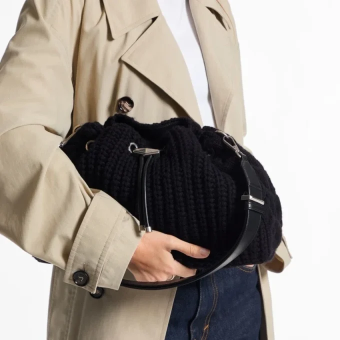 Cinch Medium Black Knitted Wool Shoulder Bag